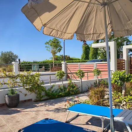 Paul's Garden Luxury House Semesterbostad Haraki