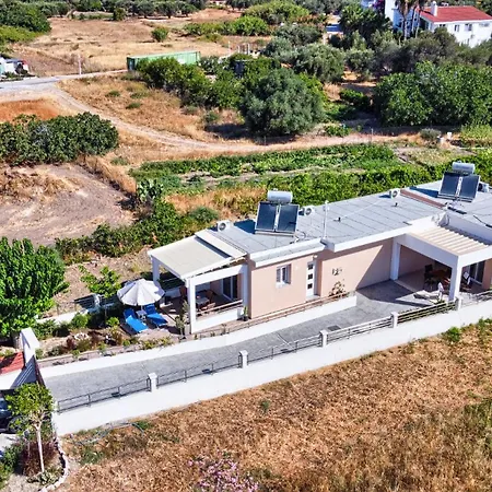 Semesterbostad Paul's Garden Luxury House