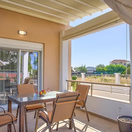 Paul's Garden Luxury House Casa vacanze Haraki