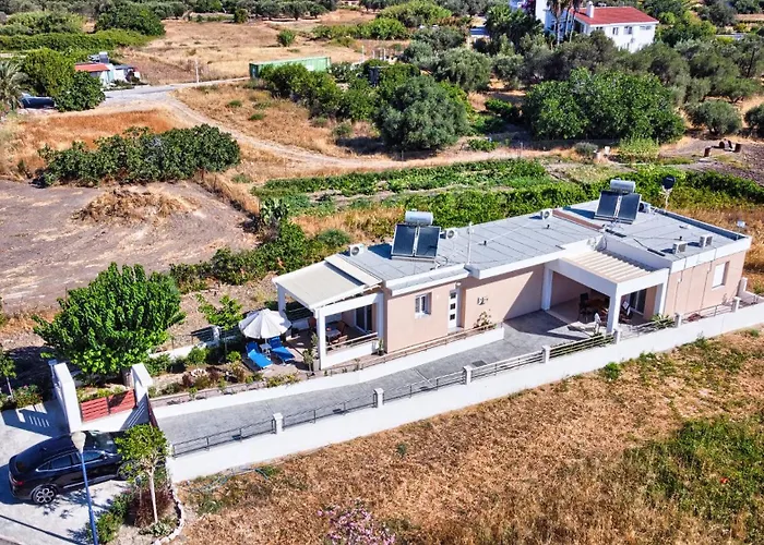 Case de vacanță Paul's Garden Luxury House