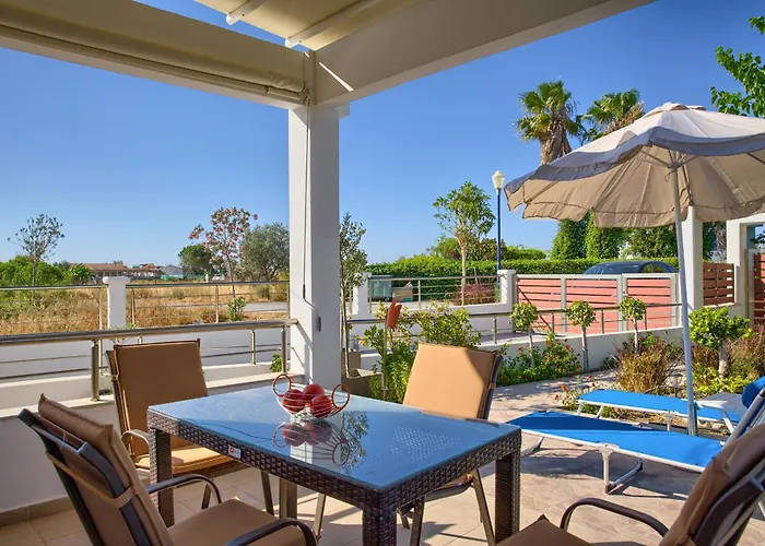 Case de vacanță Paul's Garden Luxury House *