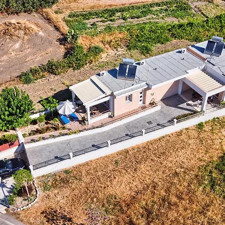 Paul's Garden Luxury House * Charaki