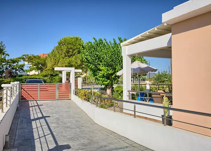 Paul's Garden Luxury House 하라키